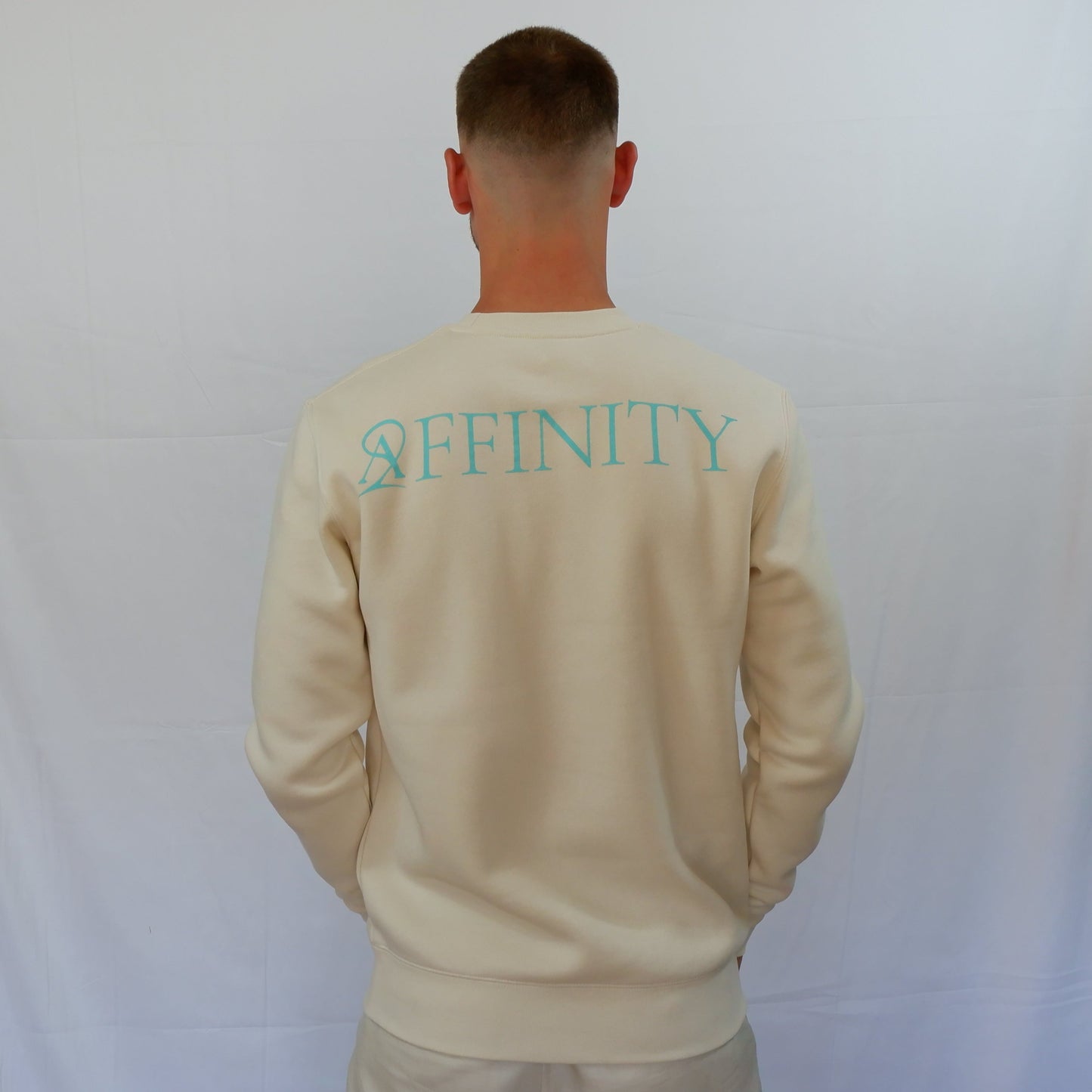 The Signature Sweatshirt - Cream/Tiffany