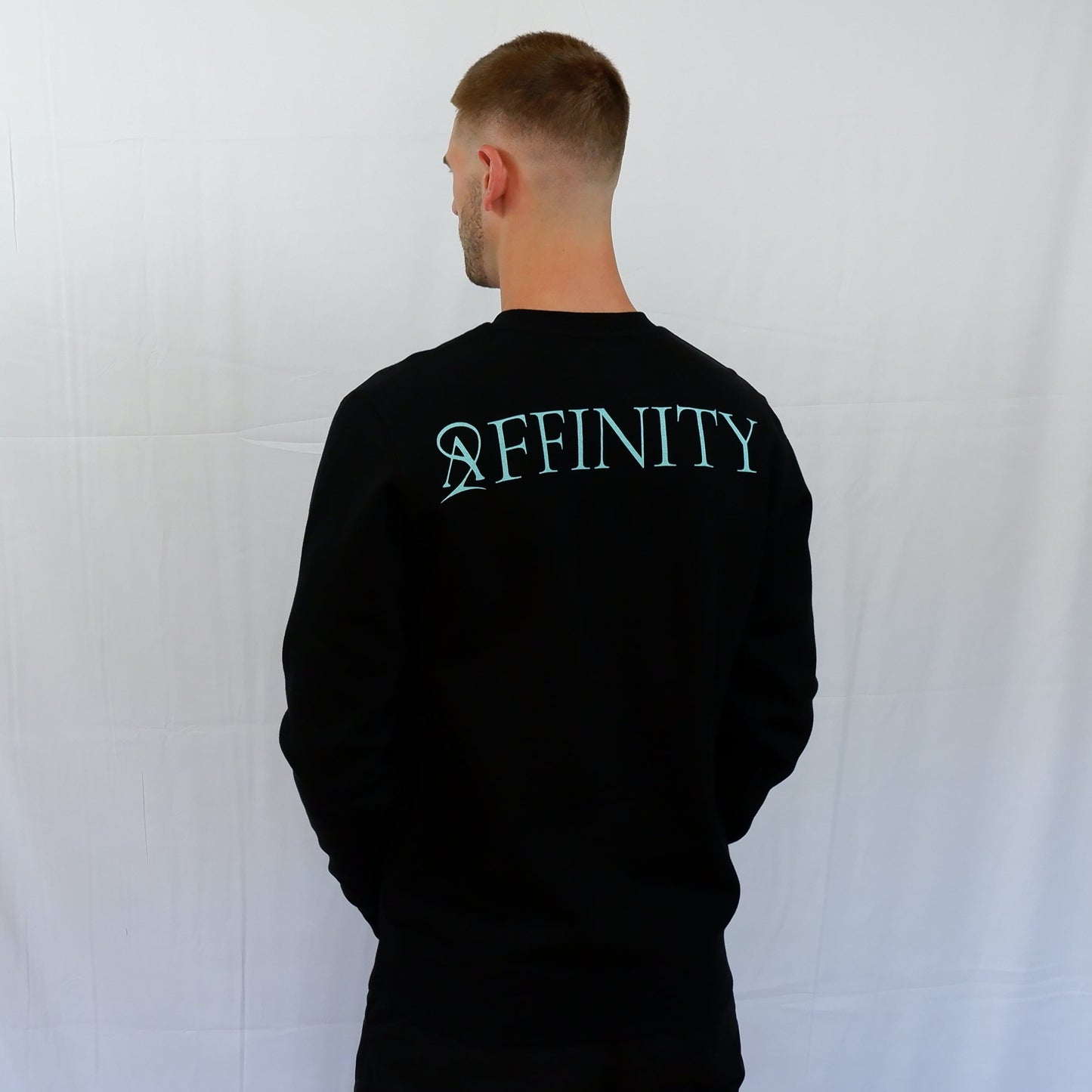 The Signature Sweatshirt - Black/Tiffany